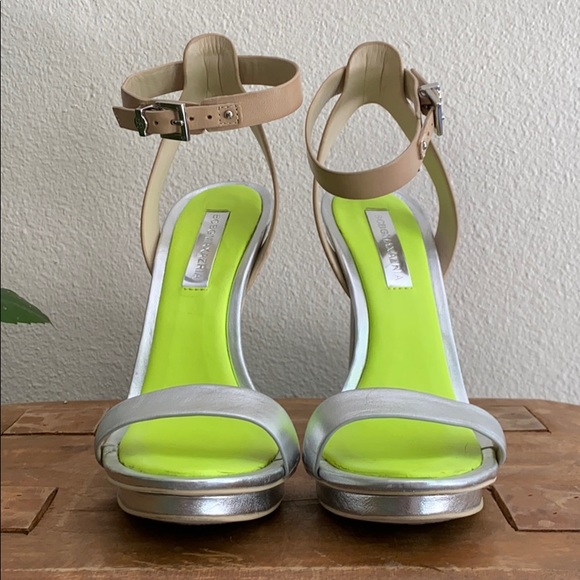 BCBG MaxAzria heel- SOLD - Picture 1 of 7